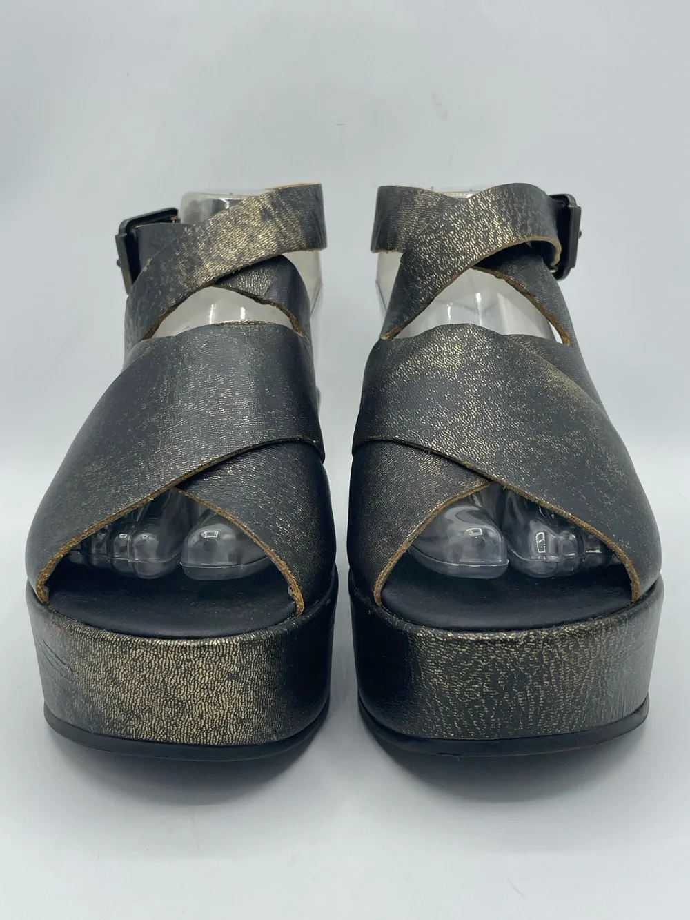 Amuse Society x Matisse Black Leather Platform Sandals Gold Metallic Wash